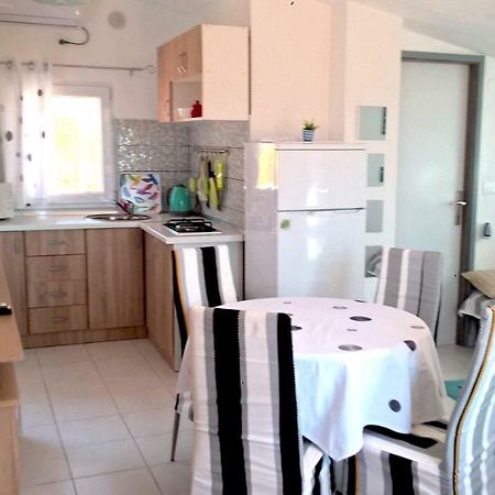 Apartment Kamelia Vir Ngoại thất bức ảnh