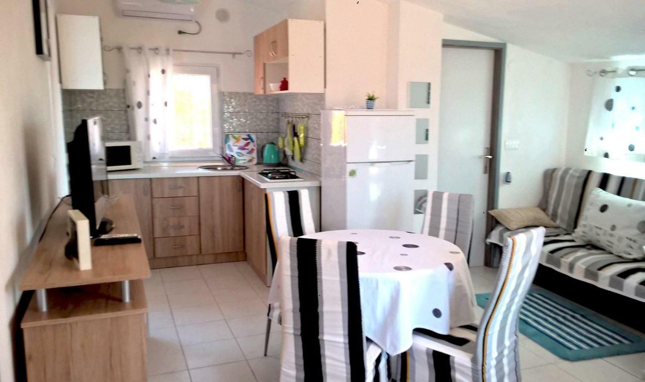 Apartment Kamelia Vir Ngoại thất bức ảnh
