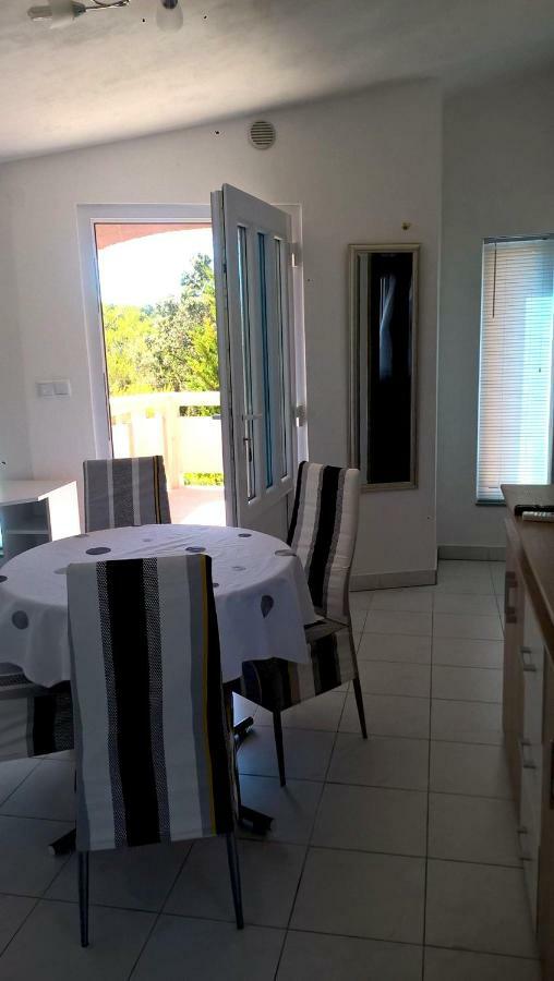 Apartment Kamelia Vir Ngoại thất bức ảnh