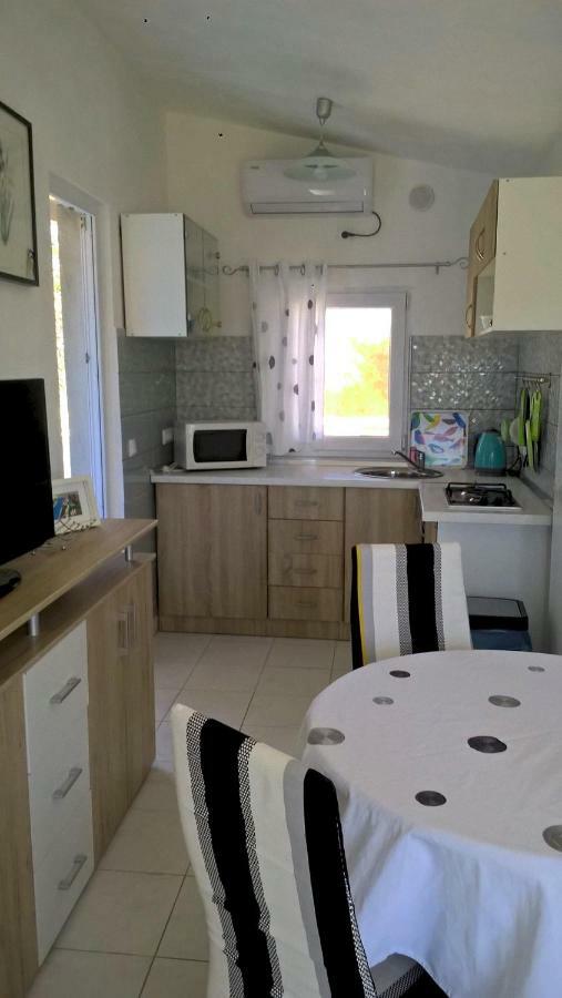 Apartment Kamelia Vir Ngoại thất bức ảnh